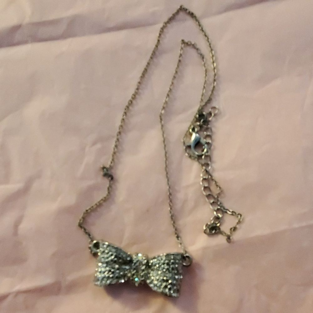 Rhinestone bow neckalce